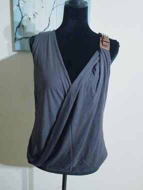 9/15 buckle top
